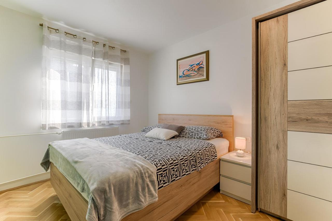 Two Bedroom Apartment Paris Rijeka Bagian luar foto